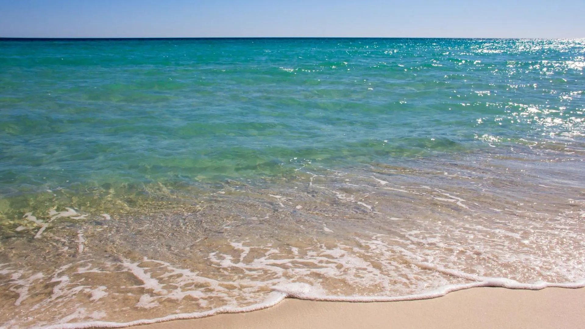 Дом отдыха Steps To Paradise: Ground-Floor 2Br/2Ba Beachfront Condo, Sleeps 8, Gulf Views! Панама-Сити США
