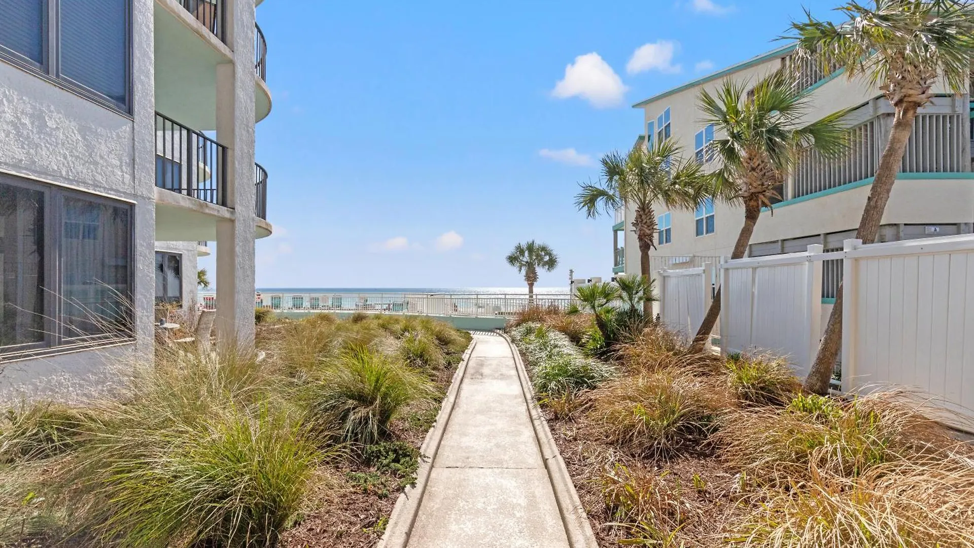 Steps To Paradise: Ground-Floor 2Br/2Ba Beachfront Condo, Sleeps 8, Gulf Views! Панама-Сити Дом отдыха