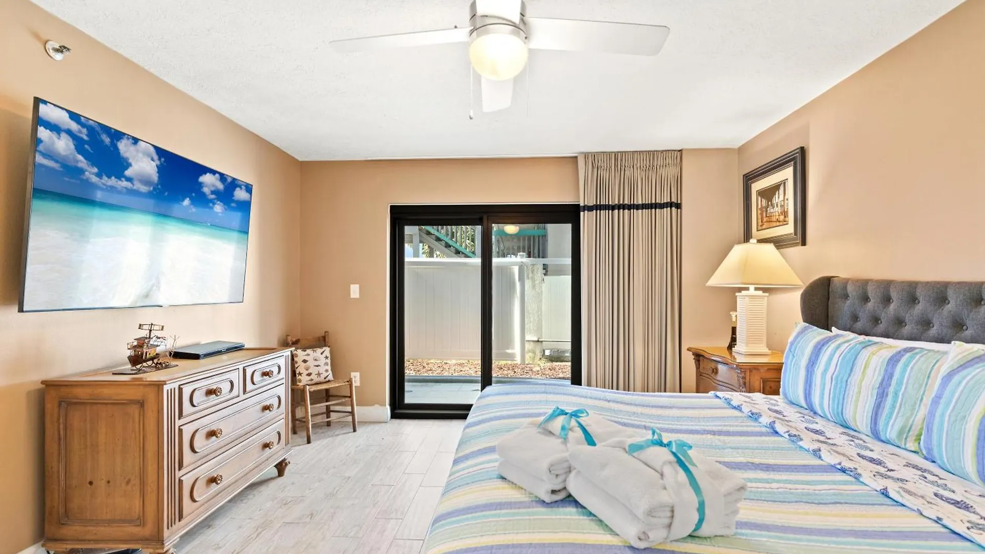 Steps To Paradise: Ground-Floor 2Br/2Ba Beachfront Condo, Sleeps 8, Gulf Views! Панама-Сити 0*,  США
