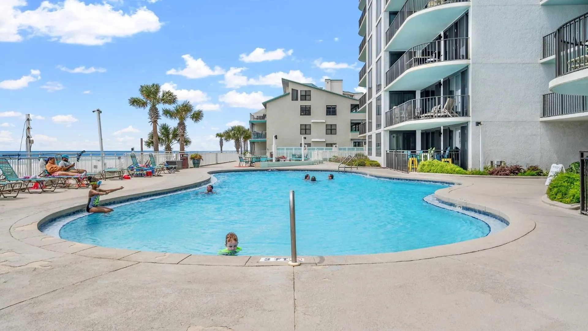 Holiday home Steps To Paradise: Ground-Floor 2Br/2Ba Beachfront Condo, Sleeps 8, Gulf Views! Panama City Beach